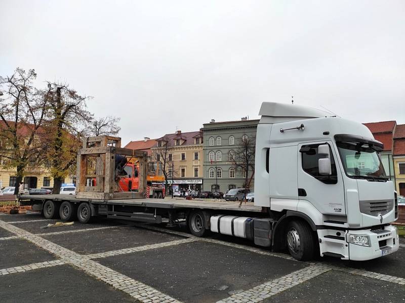 Brána ve Slaném zatím zůstává, z pěší zóny ale patrně zmizí.