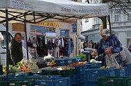 Sezona farmářských trhů byla v Kladně zahájena druhou březnovou středu na náměstí před radnicí.