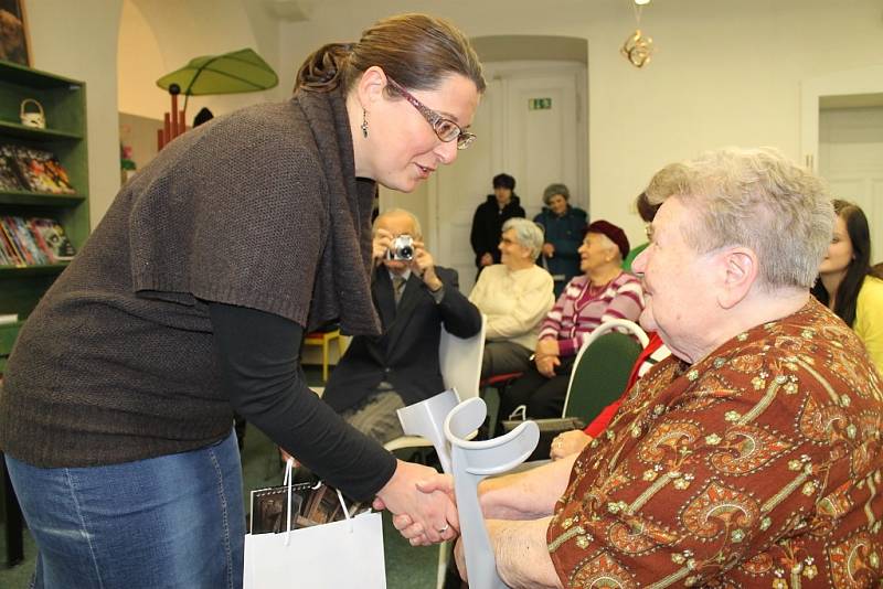 Vyhlášení výsledků Měsíce seniorů v knihovně ve Slaném