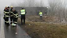 Vážná nehoda uzavřela na silnici I/7 u Panenského Týnce. Havaroval zde autobus se školními dětmi. 