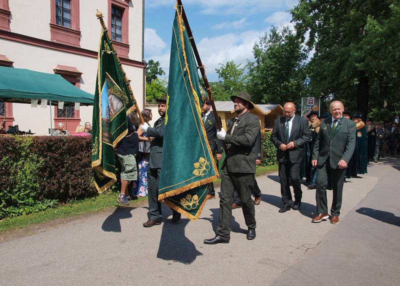 Myslivci z Unhoště na Národních mysliveckých slavnostech v zámku Ohrada.