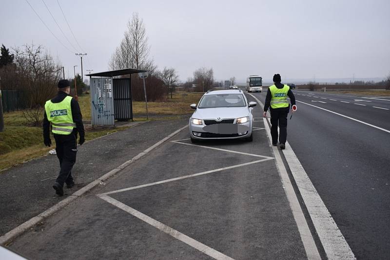 Policisté obestavěli hranice Kladenska, lidé nařízení vesměs dodržují.