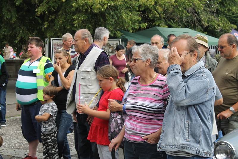 Legendární jízda historických vozidel přilákala opět po roce do Slaného desítky účastníků. První okruh se jel už před pětašedesáti lety.