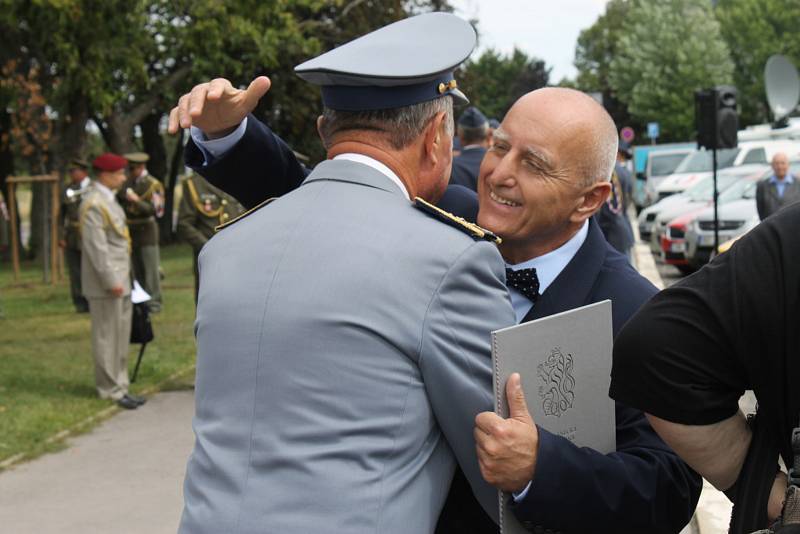 Na ruzyňském letišti si připomněli návrat československých pilotů.