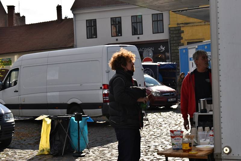 Ve Velvarech zakotvili filmaři, točí zde nový komediální seriál.