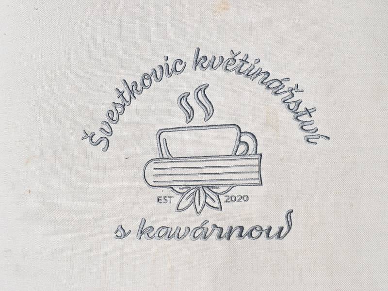 Švestkovic květinářství s kavárnou v Kladně. Zdejší snídaně a káva jsou vyhlášené.