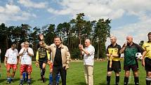 Karel Gott zavítal v létě roku 2008 do Zichovce, kde slavnostně zahajoval exhibiční fotbalový zápas. V něm se utkala pražská Amfora, jejíž mužstvo bylo složeno z řady známých osobností, proti zichovecké staré gardě.
