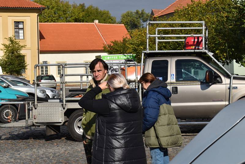 Ve Velvarech zakotvili filmaři, točí zde nový komediální seriál.