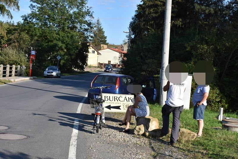 Senior na elektrokole se srazil ve Kvíci s autem.