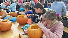Děti oslavily podzim při 5. ročníku Velkého slánského dýňování.