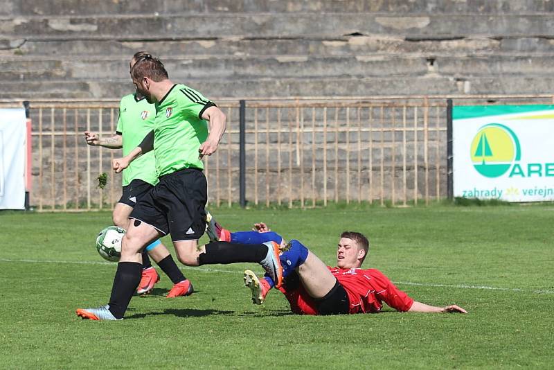 Vedoucí béčko SK Rakovník (v červeném) přejelo Vraný 8:3.