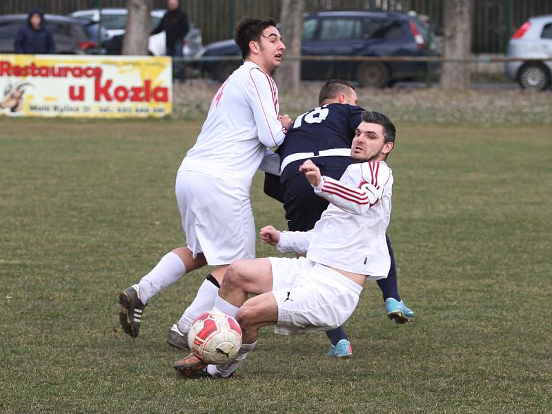 Hřebeč s Doksy na neutrální unhošťské půdě smírně // SK Hřebeč - SK Doksy 0:0, I. B. tř., 21. 3. 2015