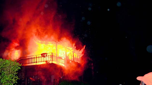 Požár chaty v Bratronicích