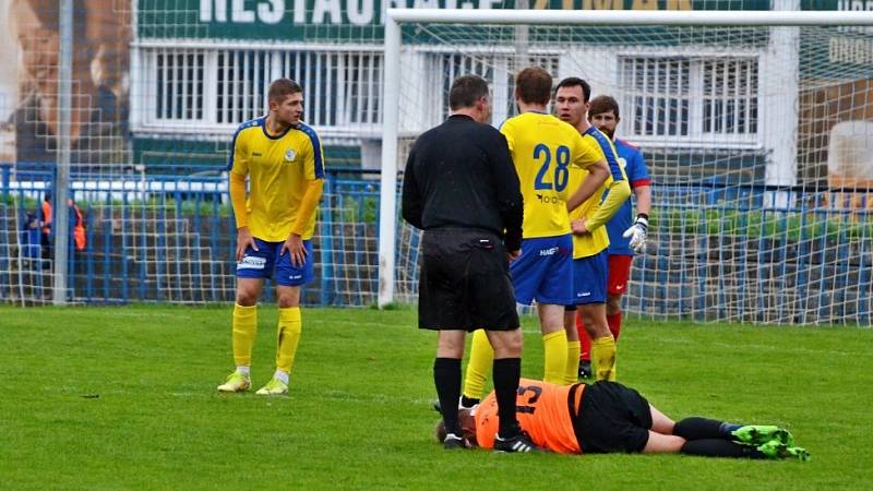 I.  třída: Slaný (v oranžovém) přetlačilo doma SK Rakovník 1:0.