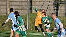 Slovan Bratislava B (ve světle modrém) porazil v přípravě Sokol Hostouň 2:1.