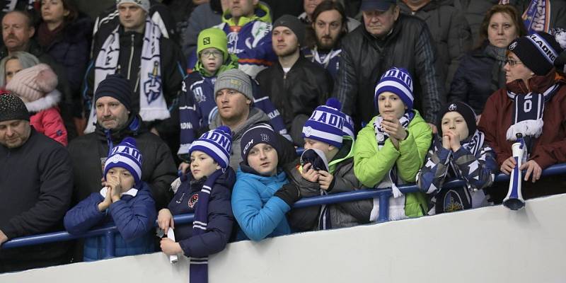 Čtvrté semifinále play off - Kladno (v modrém) hostilo České Budějovice.