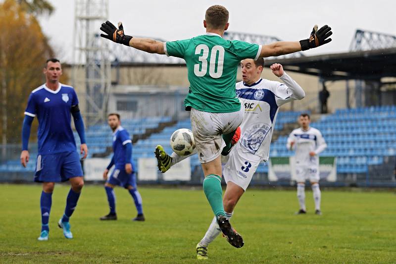 Derby v di vizi ovládlo Kladno (v bílém), doma porazilo Slaný 4:1.