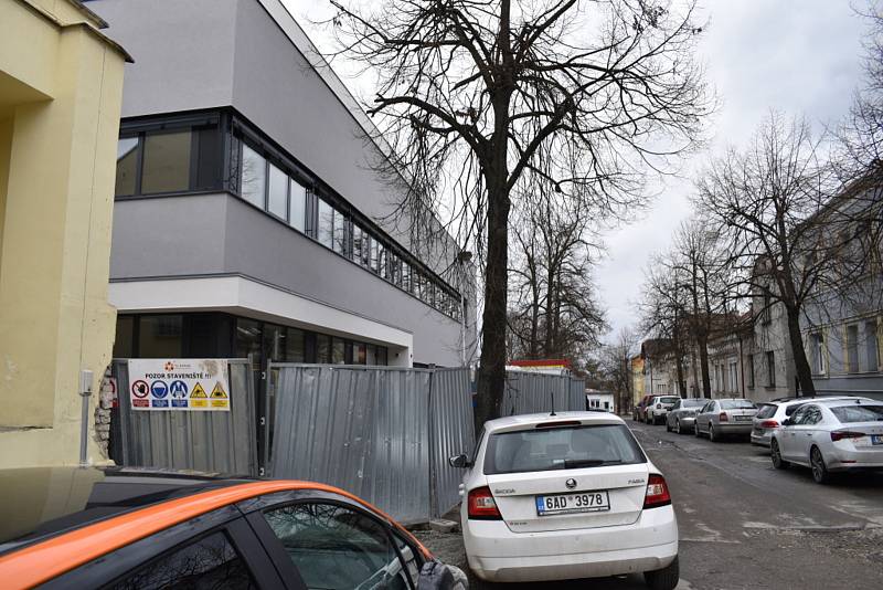 Centrální depozitář Středočeské vědecké knihovny v Kladně je těsně před dokončením.