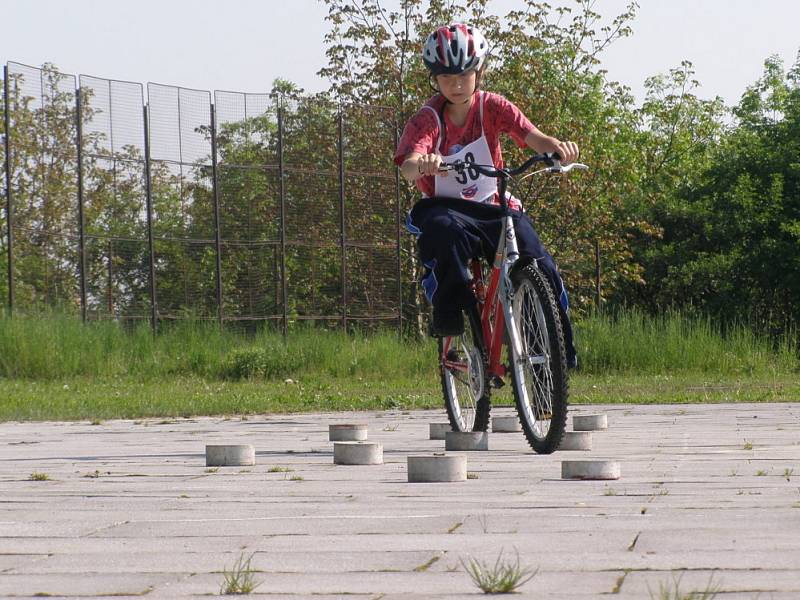 Dopravní soutěž mladých cyklistů v Kladně.