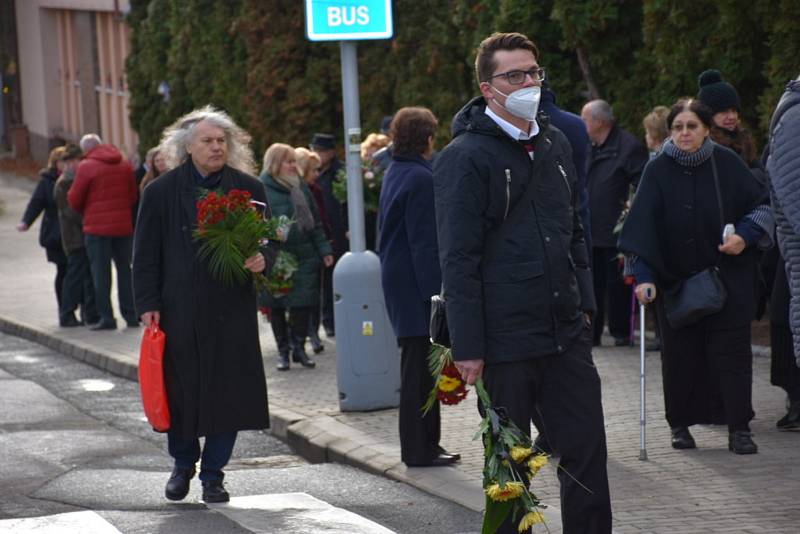 Poslední rozloučení s Václavem Zelenkou ve velké smuteční kapli kladenských hřbitovů.