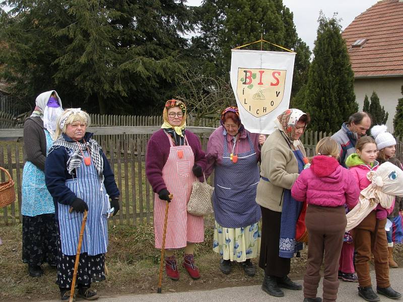 Masopustní průvod ukončilo zastřelení medvěda.