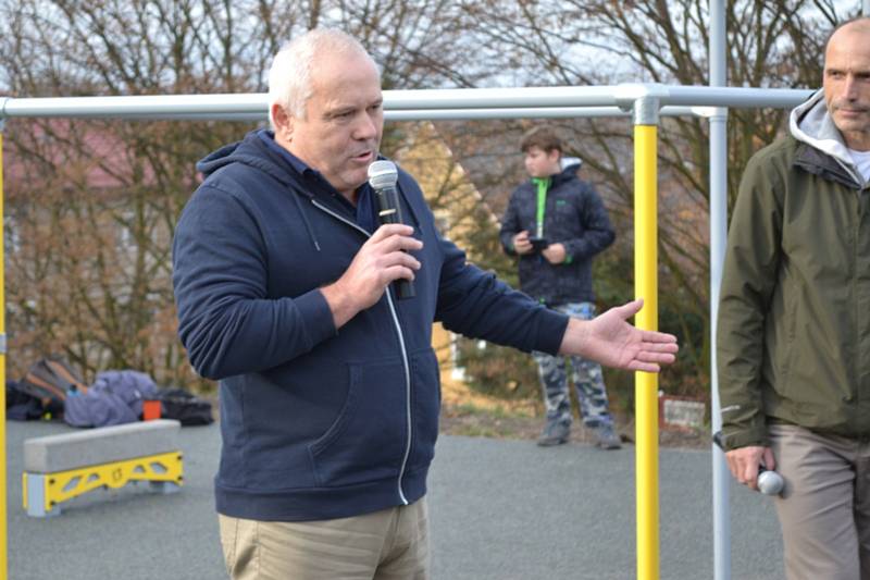 Ze slavnostního otevření parkourového a workoutového hřiště.