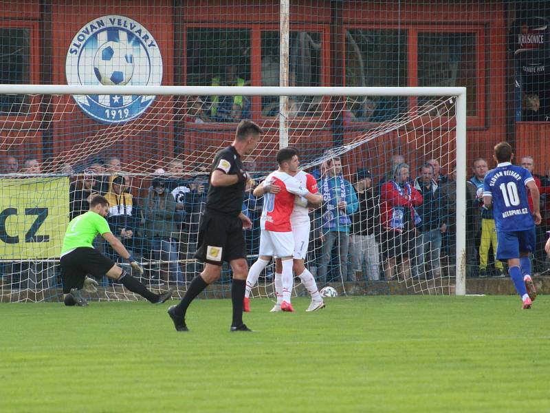 Třetiligový Slovan Velvary přivítal v rámci MOL Cupu mistrovskou Slavii Praha.