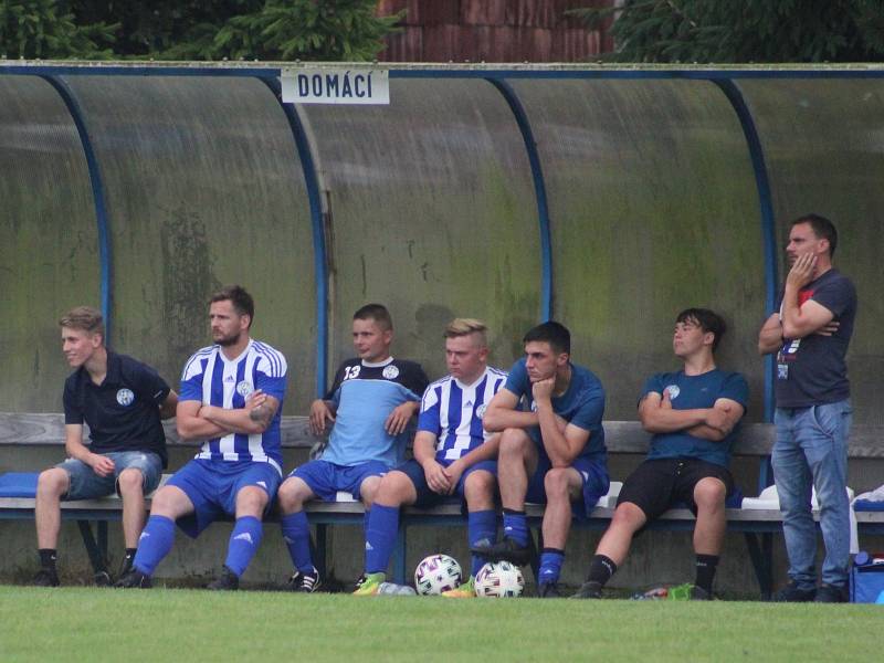 I. B třída, 2. kolo: Slovan Velvary B (v modrobílém) - Slavia Velký Borek (4:0)