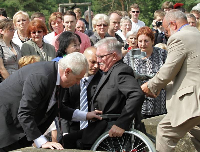 V Lidicích se konala pietní vzpomínka na oběti nacistického běsnění, od kterého uplynulo již 71. let ...