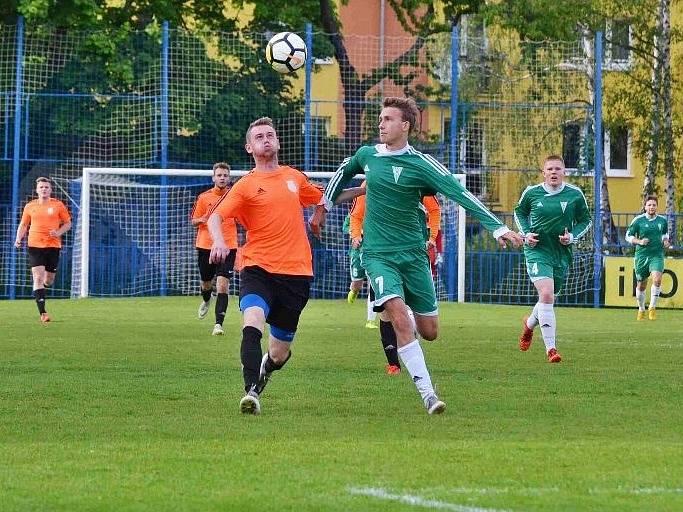 I. B třída: Slaný (v oranžovém) rozdrtilo doma Tatran Rakovník B 7:1.