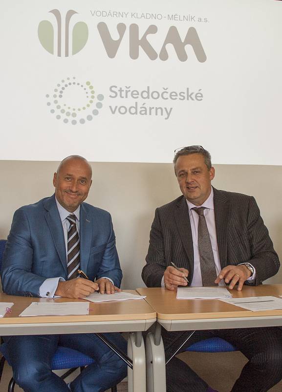 Podpis smlouvy o koupi třetinového podílu společností Vodárny Kladno - Mělník od společnosti Středočeské vodárny, a.s. (SVAS).