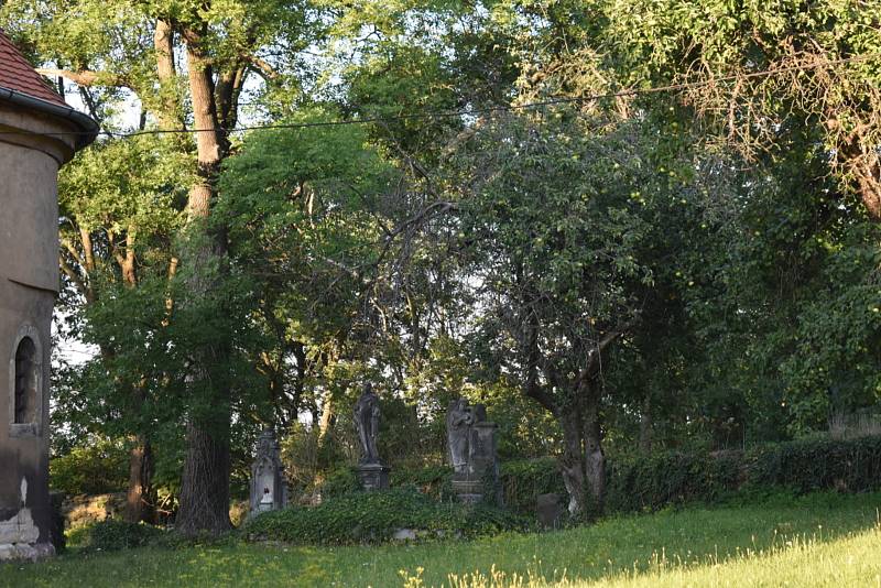 Kostel sv. Mikuláše ve Vrapicích je obestřen tajemstvím.