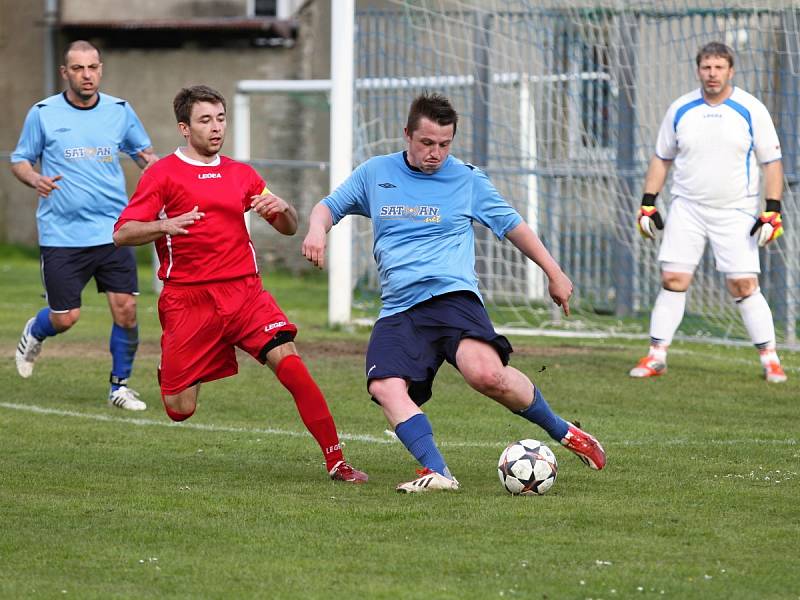 Zlonice potvrdily v Družci čelo tabulky .. ./ SK Družec - SK Zlonice 1:2, OP, okr. Kladno, 19. 4. 2014