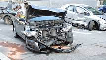 Pondělní dopravní nehoda dvou osobních aut v ulici J. Hory v Kladně 