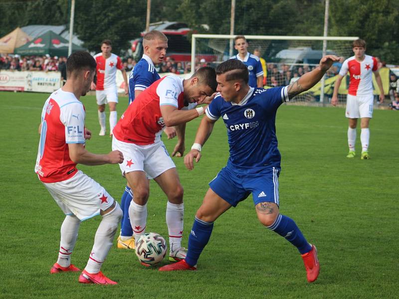 Třetiligový Slovan Velvary přivítal v rámci MOL Cupu mistrovskou Slavii Praha.