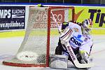 Puk v síti Salfického. Pro Rytíře nezapomenutelný pohled. Střelcem Koba Jass! / Rytíři Kladno – HC ČSOB Pojišťovna Pardubice 1:0, hráno 7. 3. 2013