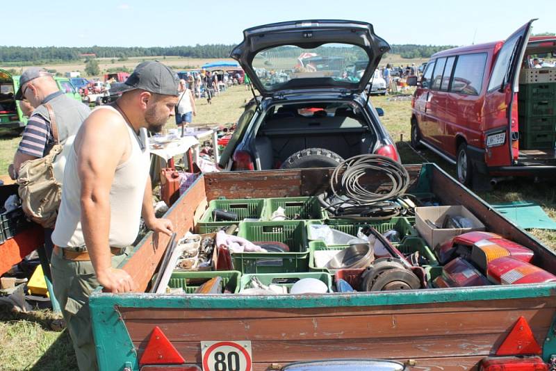 Letní srpnová moto burza na letišti ve Velké Dobré.