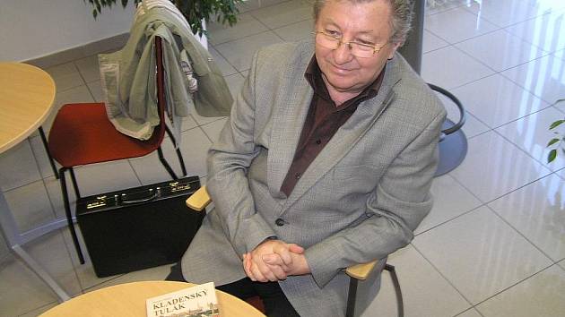 Kladenský kronikář a spisovatel Jaroslav Vykouk ml. napsal další knihu - Kladenský uličník.
