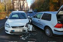 Nehoda dvou aut v Ouvalově ulici ve Slaném.