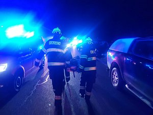 Nehoda čtyř osobních automobilů na dálnici D6 u Kamenných Žehrovic.