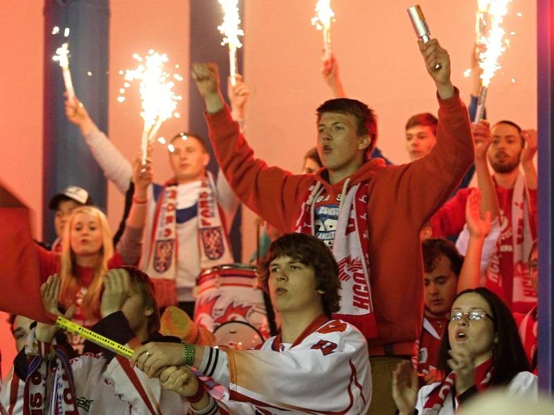 Euforie fanoušků postupující Mory // Rytíři Kladno - Mora Olomouc 2:1, baráž ELH 2013-2014 , 20. 4. 2014