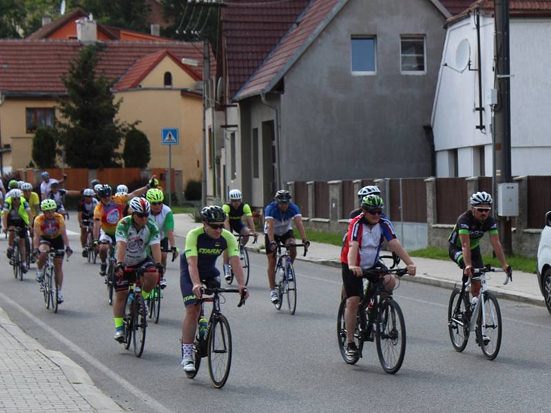 Úterní dojezd cyklistů do Družce.