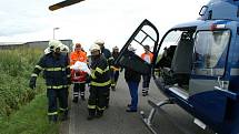 Nehoda u Malíkovic-Hvězdy, kde se srazily vozidlo autoškoly a kamion.
