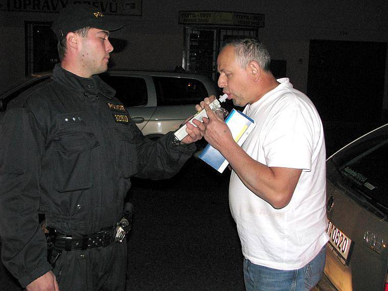 Při kontrolách řidičů policisté žádný alkohol nezaznamenali.