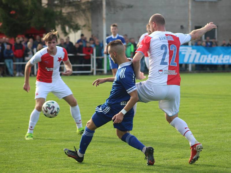 Třetiligový Slovan Velvary přivítal v rámci MOL Cupu mistrovskou Slavii Praha.