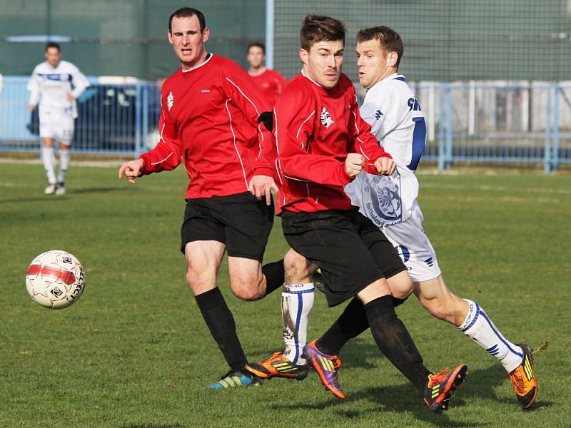 Kladno přenechalo důležité body Měcholupům // SK Kladno -SK Horní Měcholupy 1:3 (0:2) , utkání 14.k. CFL. ligy 2012/13, hráno 10.11.2012