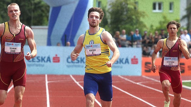 Matěj Krsek (in yellow) finished the final race at the 400 meters with great defeat and the pair of Dukláks Maslák - Šorm