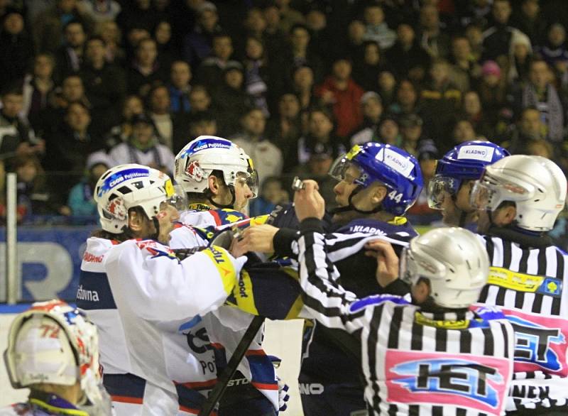 Rytíři vybojovali i druhé utkání předkola play off s Pardubicemi! /  Kladno - Pardubice 3:2 prodl.,2. 3. 2013