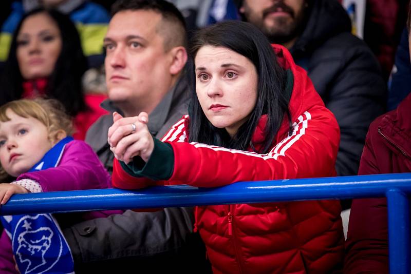 Kladno (v modrém) porazilo na úvod play off Přerov 4:2.