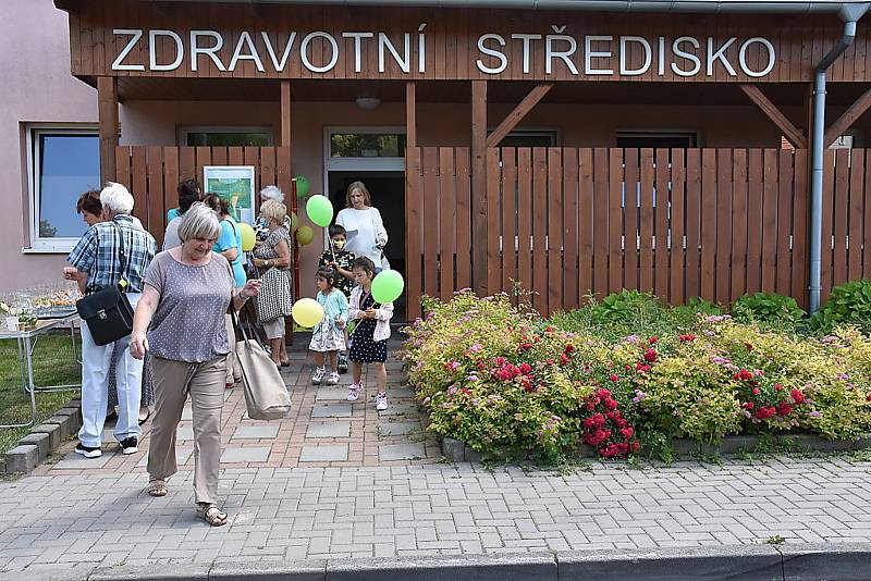 Slavnostní otevření ordinace praktického lékaře v Libušíně.